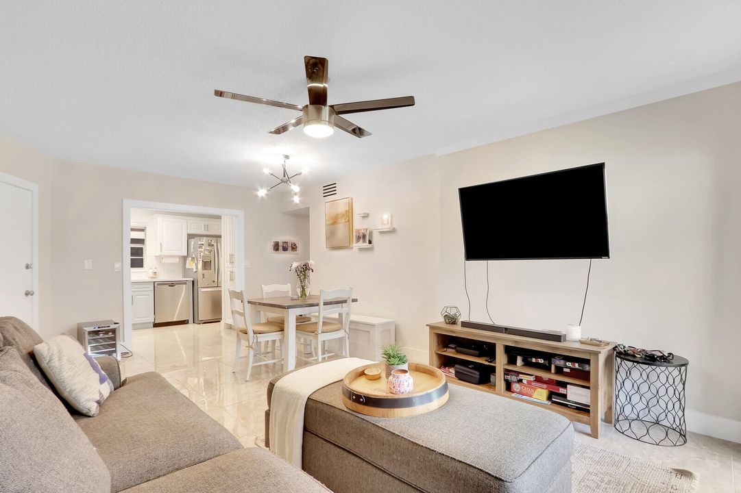 Active With Contract: $2,100 (2 beds, 2 baths, 940 Square Feet)