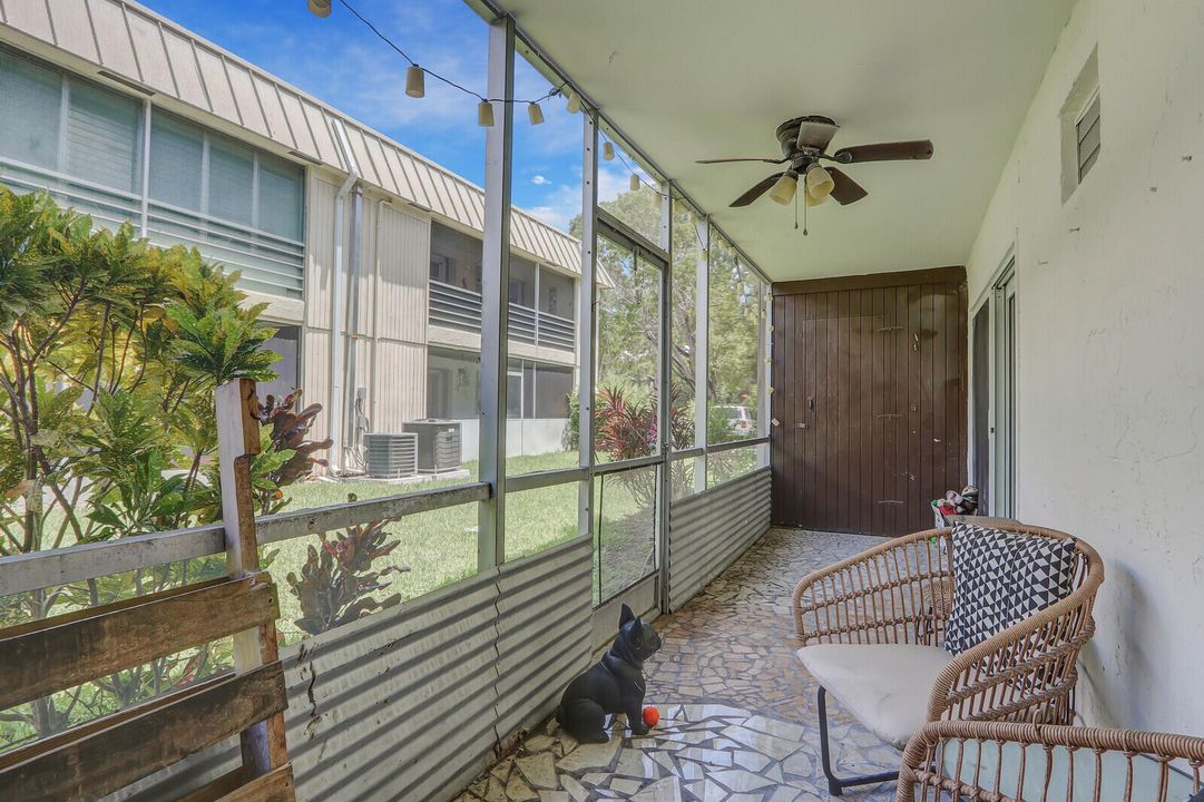 Active With Contract: $2,100 (2 beds, 2 baths, 940 Square Feet)