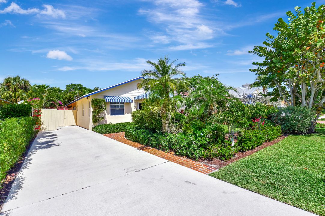 For Sale: $1,545,000 (3 beds, 3 baths, 1900 Square Feet)