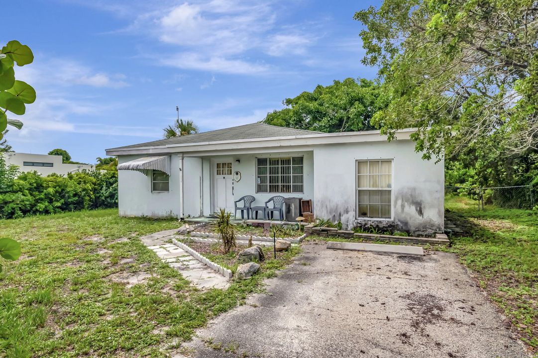 For Sale: $995,000 (3 beds, 1 baths, 1120 Square Feet)