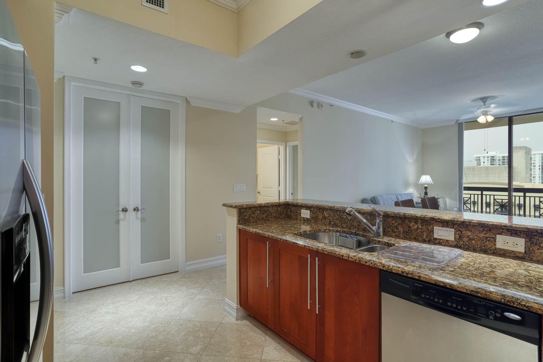 Active With Contract: $6,800 (2 beds, 2 baths, 1476 Square Feet)