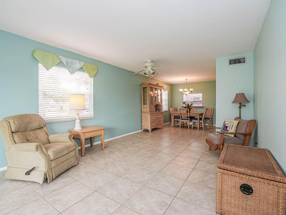 Active With Contract: $159,900 (2 beds, 2 baths, 1000 Square Feet)