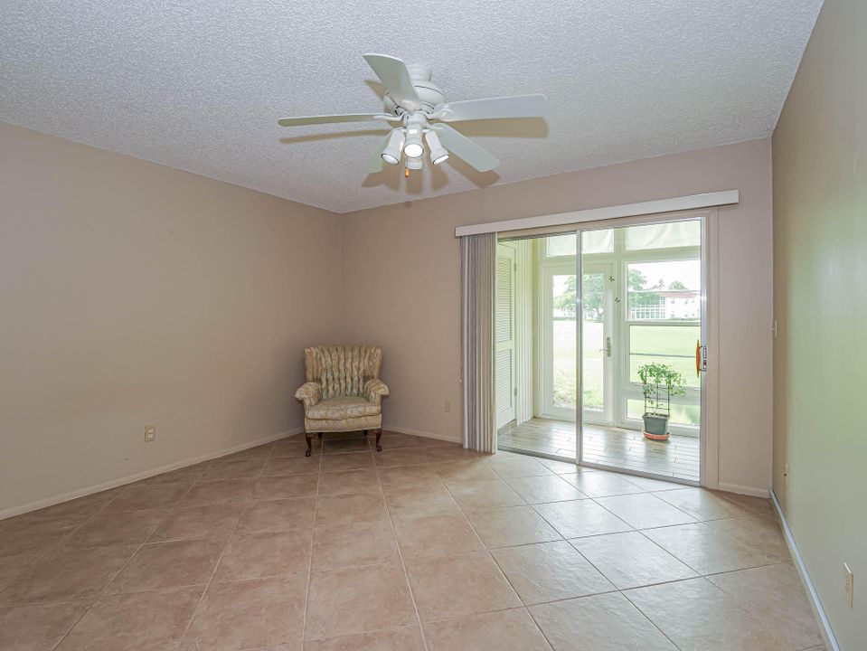 Active With Contract: $159,900 (2 beds, 2 baths, 1000 Square Feet)