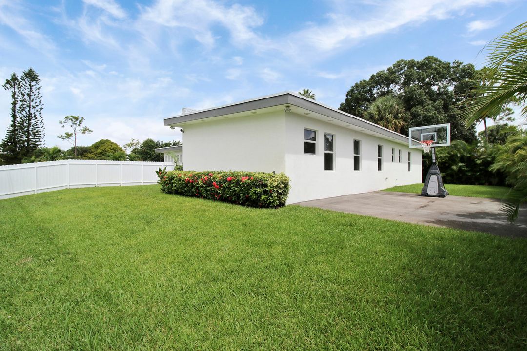 Active With Contract: $899,000 (4 beds, 3 baths, 2327 Square Feet)