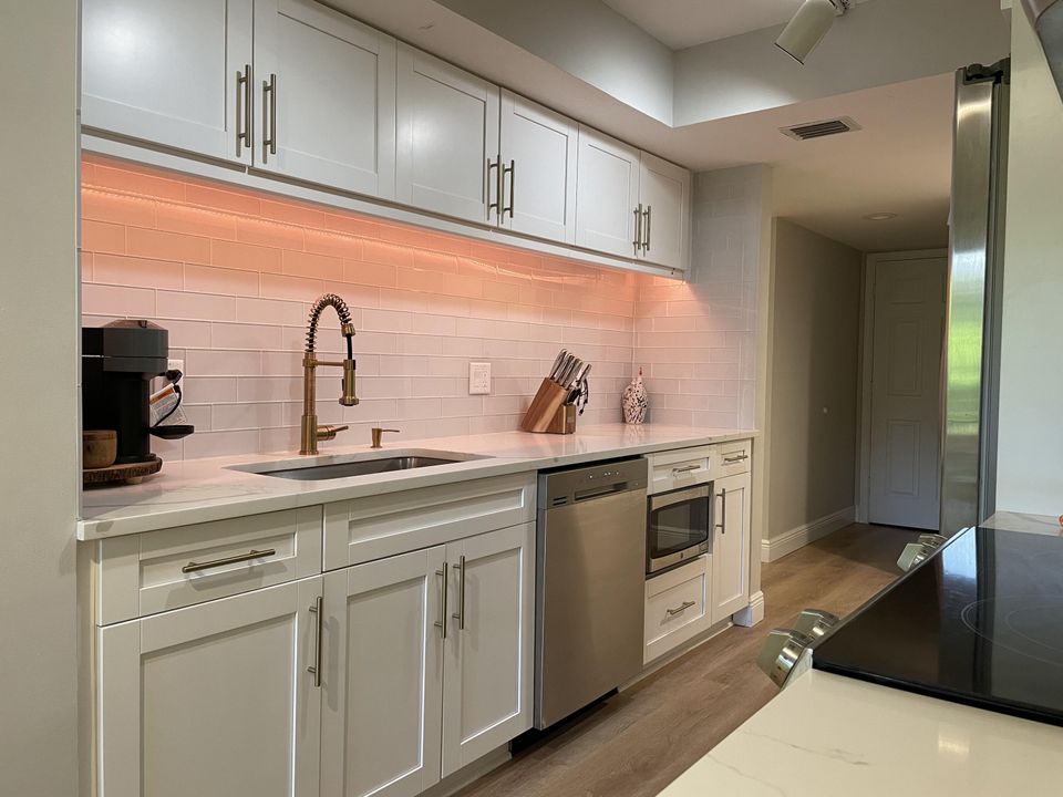 Active With Contract: $5,500 (2 beds, 2 baths, 1202 Square Feet)