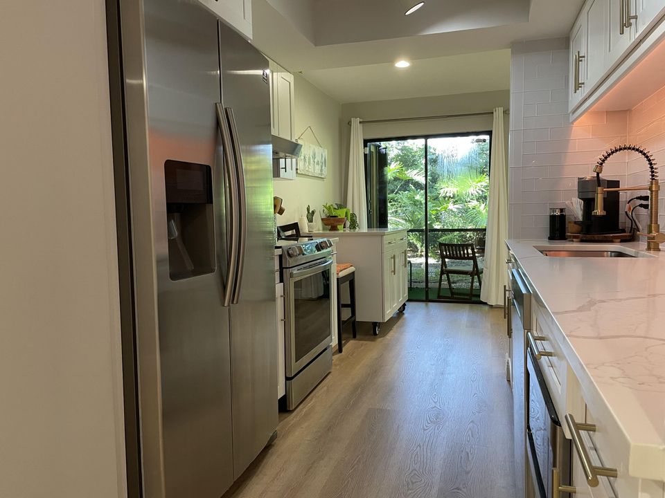 Active With Contract: $5,500 (2 beds, 2 baths, 1202 Square Feet)