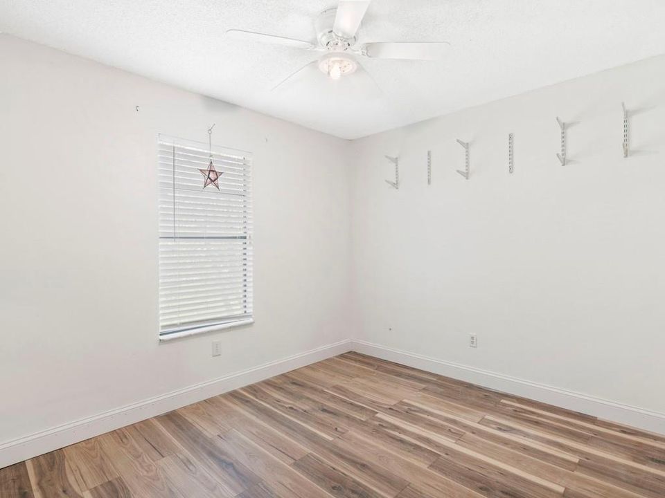 For Sale: $280,000 (3 beds, 2 baths, 1089 Square Feet)