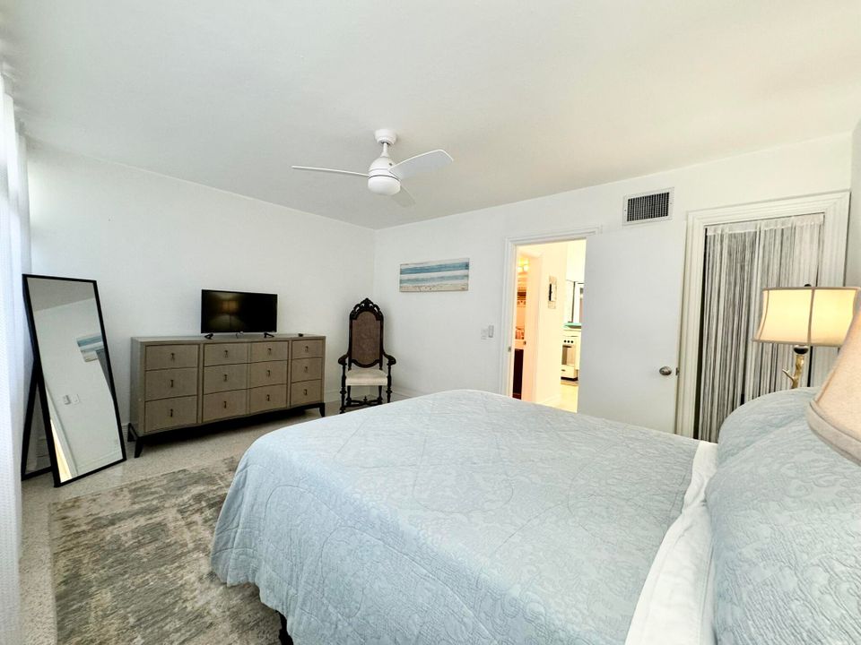 Active With Contract: $2,350 (1 beds, 1 baths, 584 Square Feet)