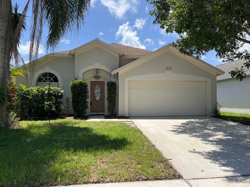 Active With Contract: $389,900 (3 beds, 2 baths, 1543 Square Feet)