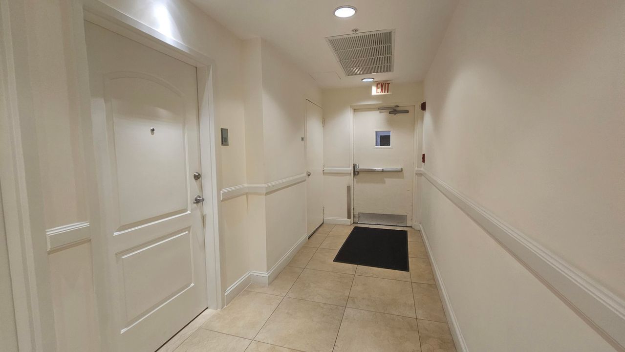 Active With Contract: $2,400 (1 beds, 1 baths, 762 Square Feet)