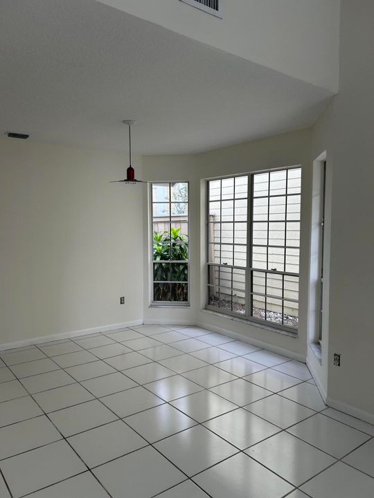 For Rent: $3,295 (3 beds, 2 baths, 1582 Square Feet)