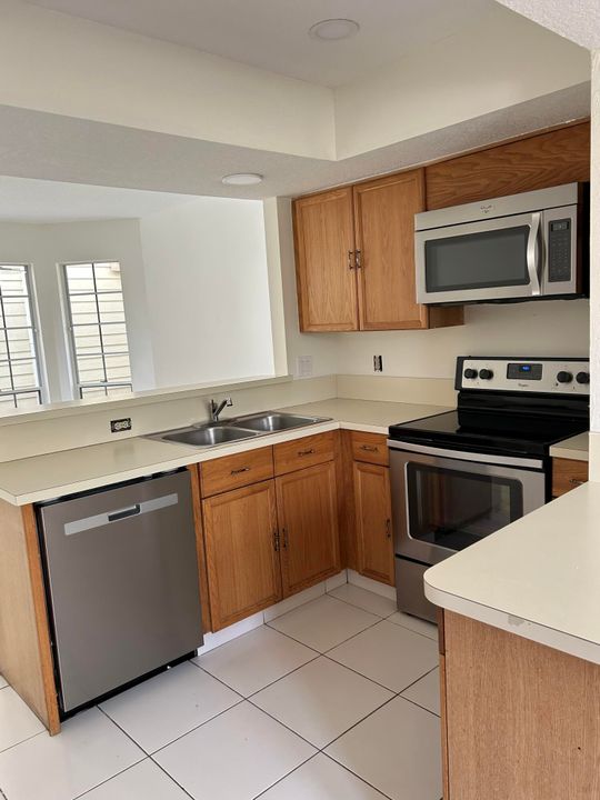 For Rent: $3,295 (3 beds, 2 baths, 1582 Square Feet)