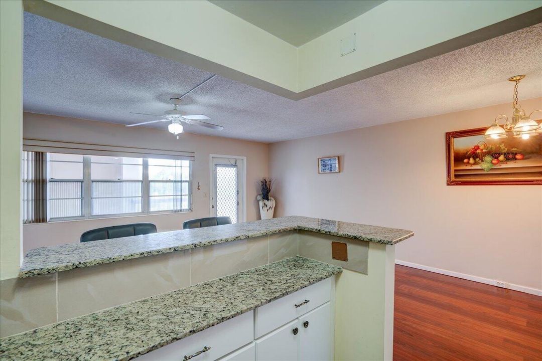 For Sale: $98,900 (1 beds, 1 baths, 720 Square Feet)