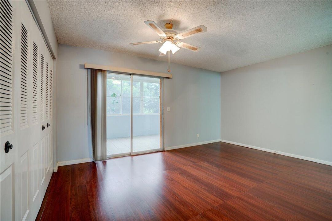 For Sale: $98,900 (1 beds, 1 baths, 720 Square Feet)