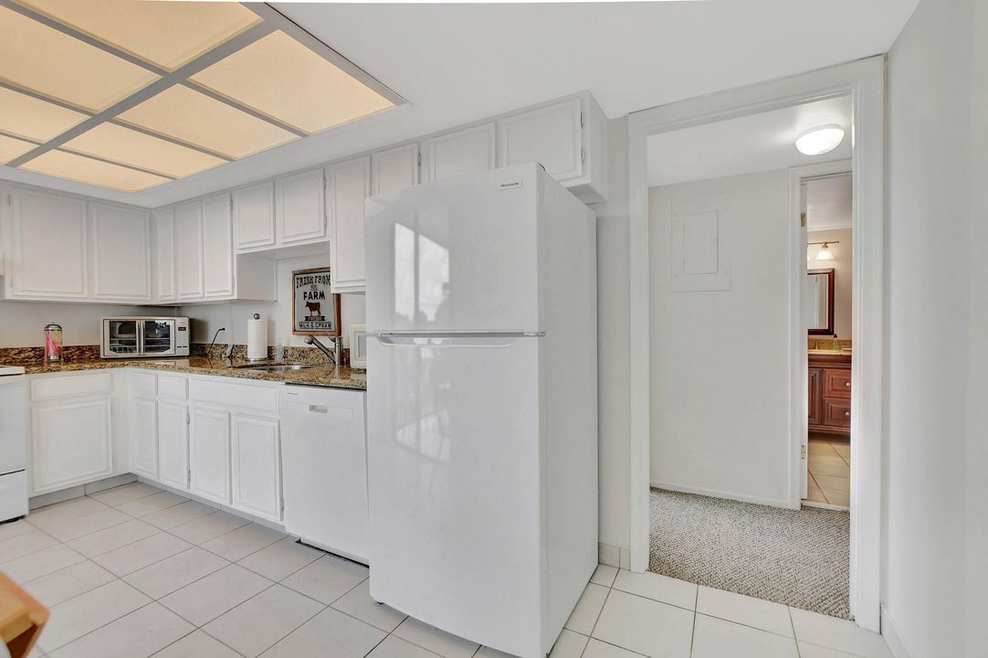 Active With Contract: $249,900 (2 beds, 2 baths, 1255 Square Feet)