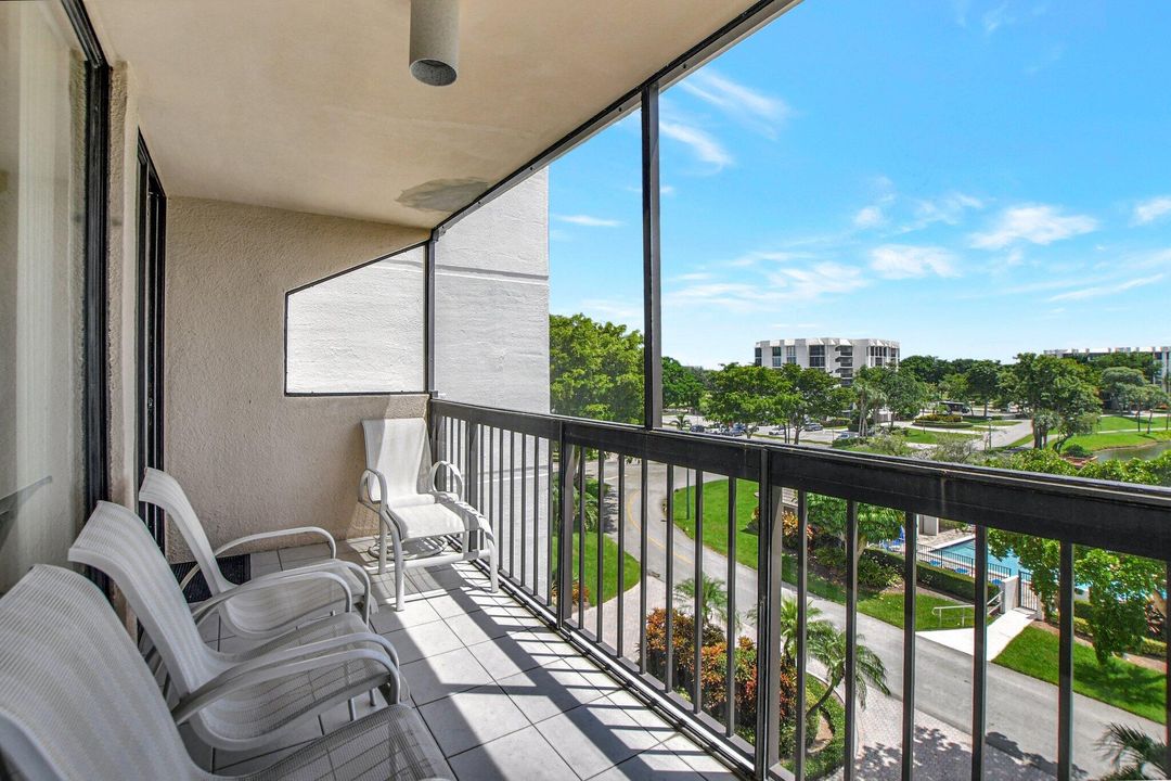 Active With Contract: $249,900 (2 beds, 2 baths, 1255 Square Feet)