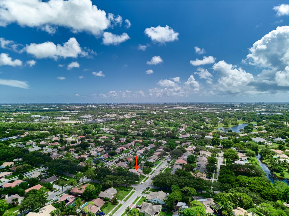 Active With Contract: $799,000 (3 beds, 2 baths, 1592 Square Feet)