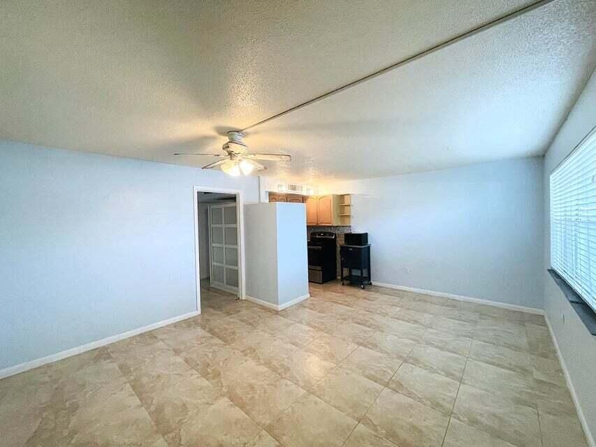 For Sale: $112,200 (1 beds, 1 baths, 468 Square Feet)