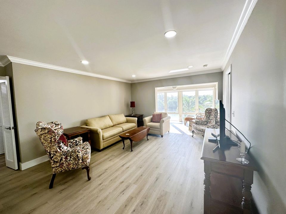 Active With Contract: $3,750 (2 beds, 2 baths, 1200 Square Feet)