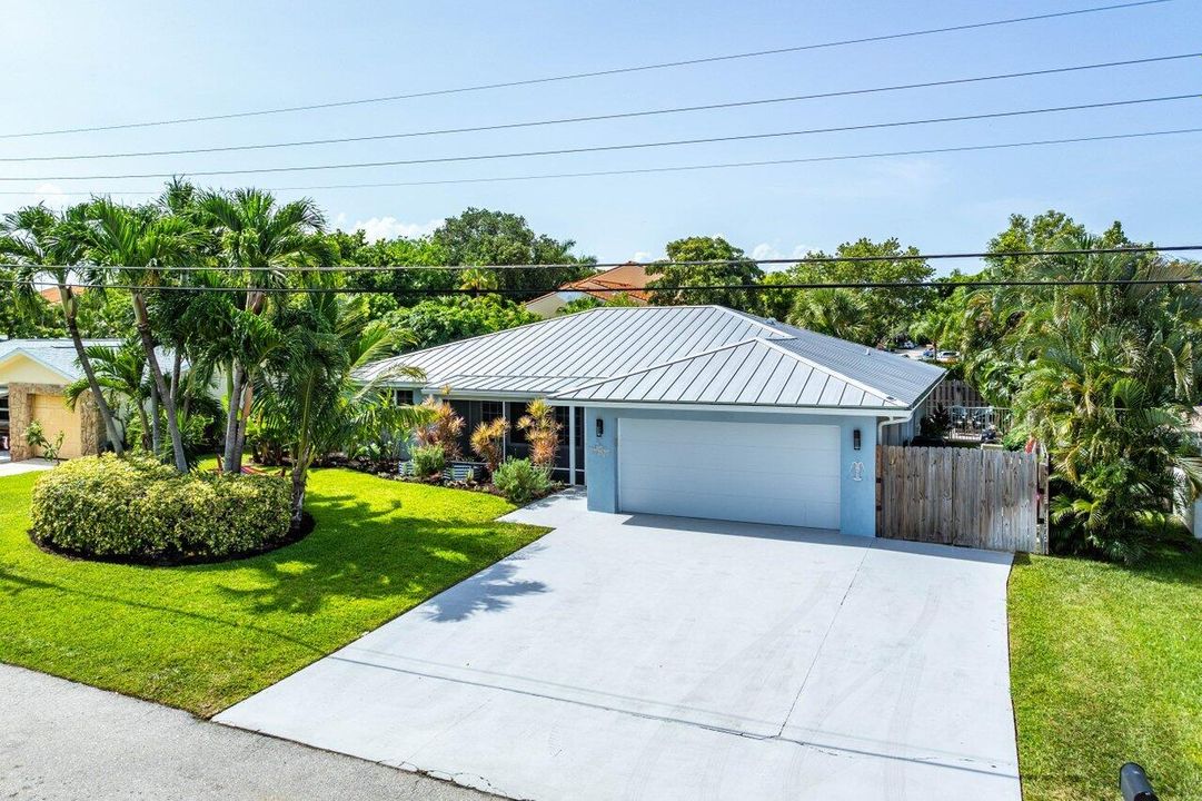 For Sale: $825,000 (3 beds, 2 baths, 2115 Square Feet)