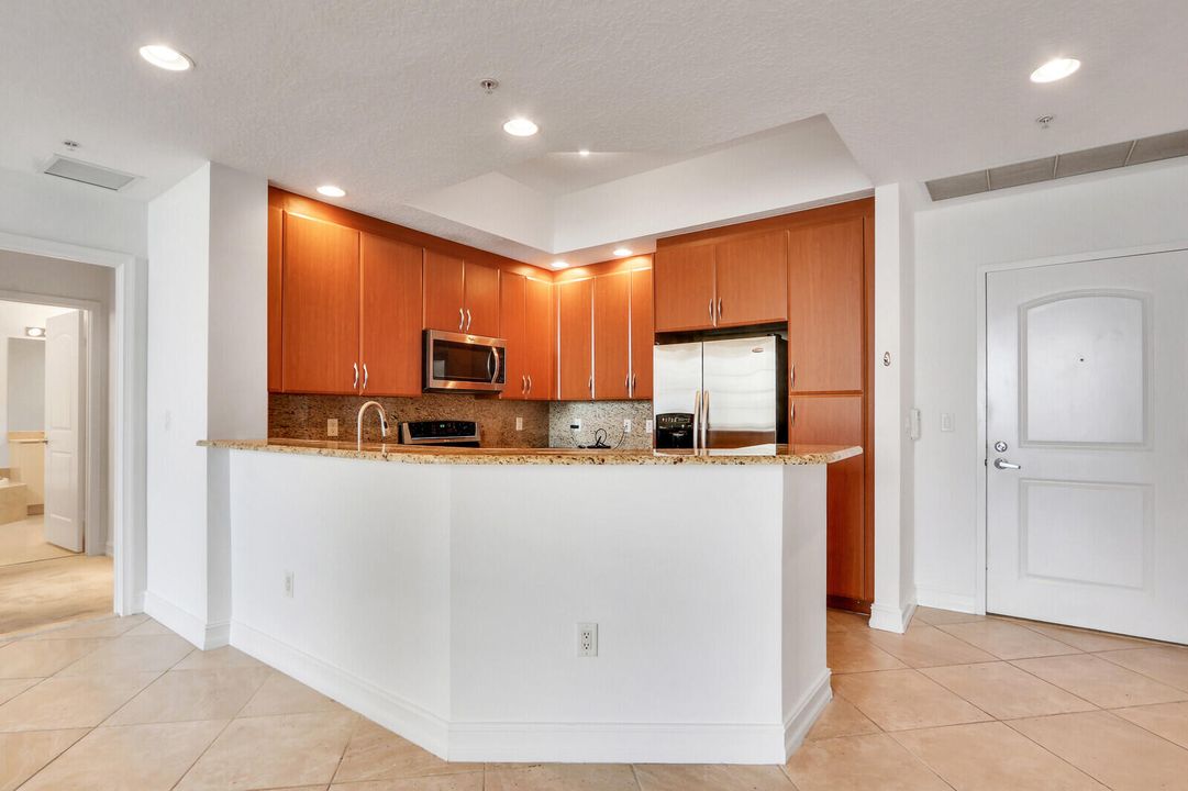 Active With Contract: $4,700 (2 beds, 2 baths, 1648 Square Feet)