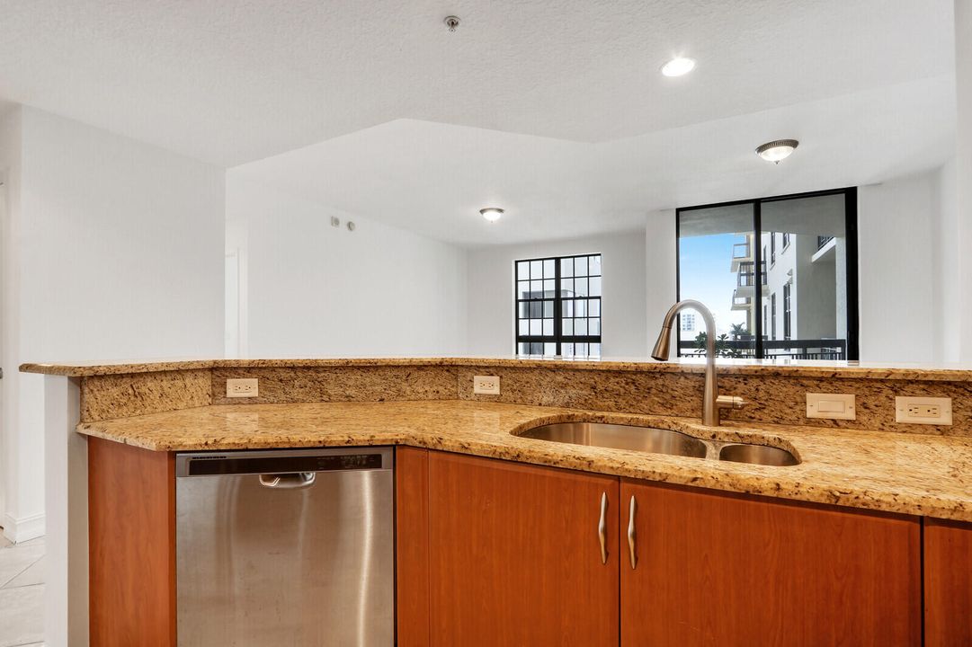 Active With Contract: $4,700 (2 beds, 2 baths, 1648 Square Feet)