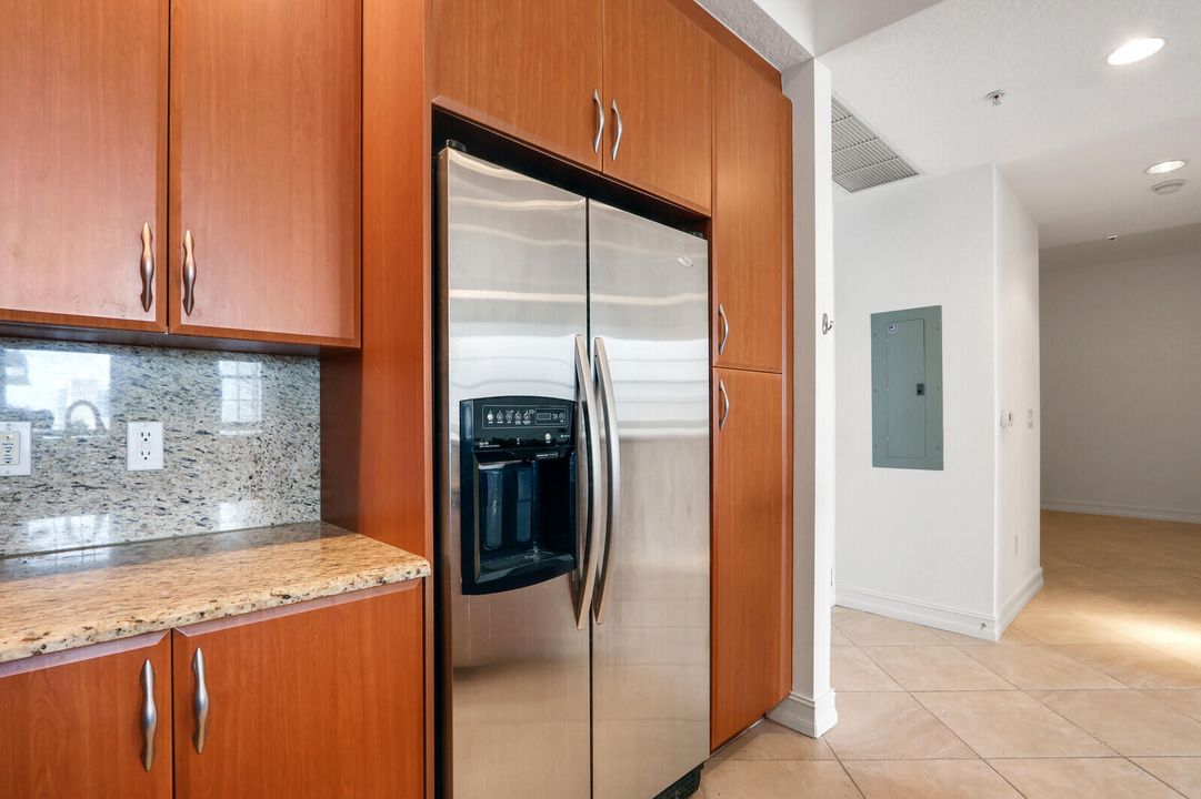 Active With Contract: $4,700 (2 beds, 2 baths, 1648 Square Feet)