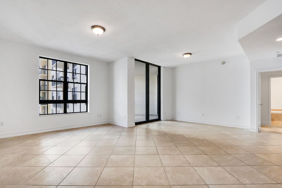 Active With Contract: $4,700 (2 beds, 2 baths, 1648 Square Feet)