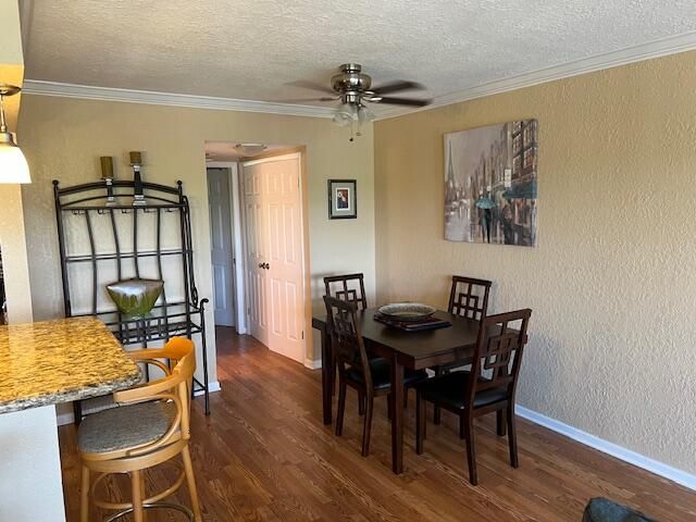 For Sale: $124,900 (1 beds, 1 baths, 700 Square Feet)