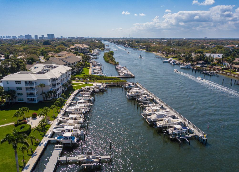 For Sale: $1,675,000 (2 beds, 2 baths, 1945 Square Feet)