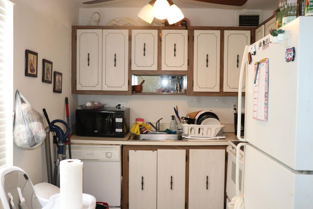 For Sale: $105,000 (2 beds, 2 baths, 920 Square Feet)