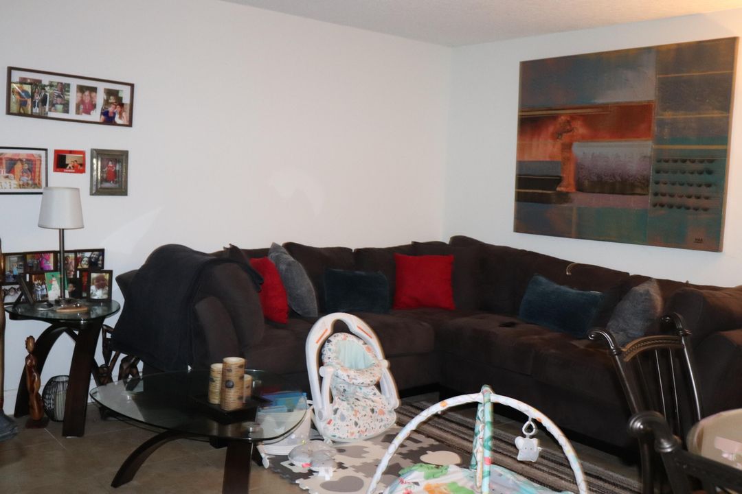 For Sale: $105,000 (2 beds, 2 baths, 920 Square Feet)