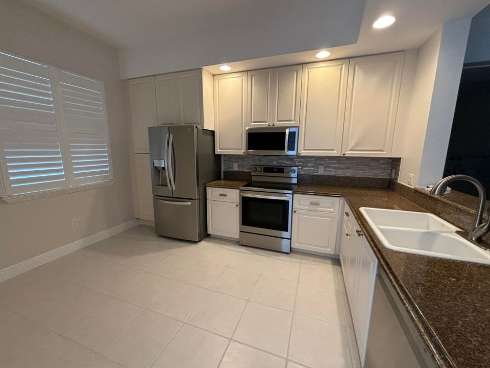 Active With Contract: $2,400 (2 beds, 2 baths, 1989 Square Feet)