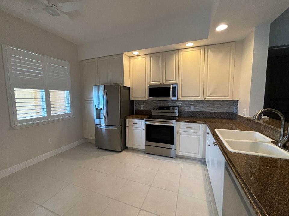 Active With Contract: $2,400 (2 beds, 2 baths, 1989 Square Feet)