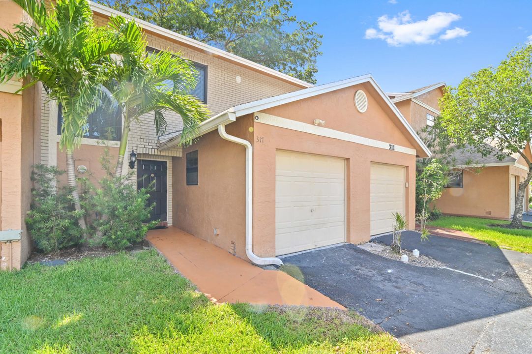 Active With Contract: $385,000 (3 beds, 2 baths, 1223 Square Feet)