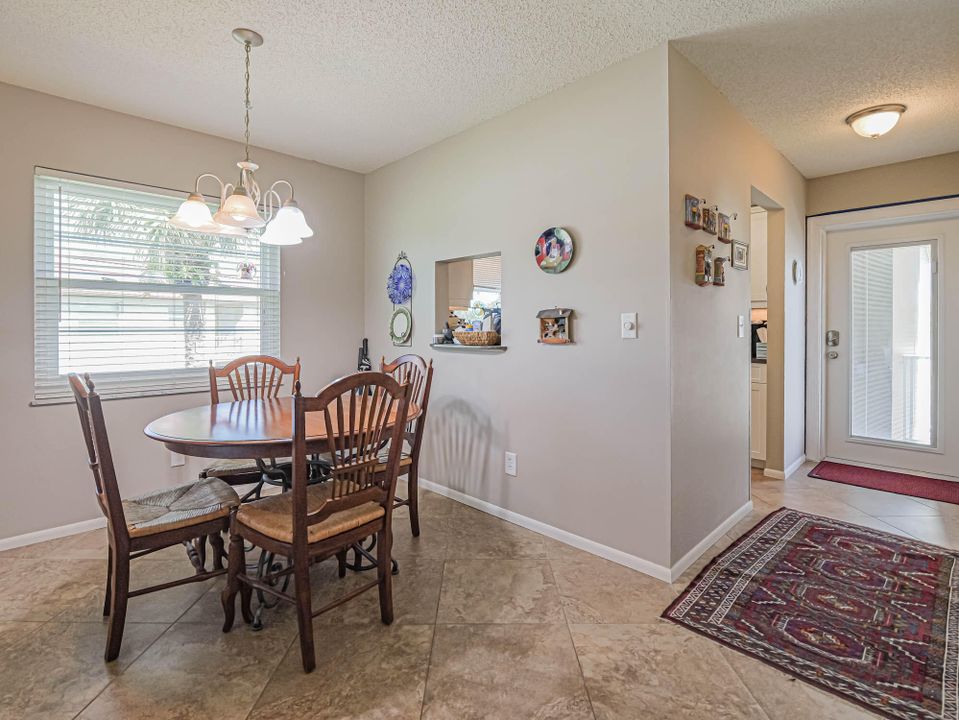 For Sale: $149,000 (2 beds, 2 baths, 1000 Square Feet)