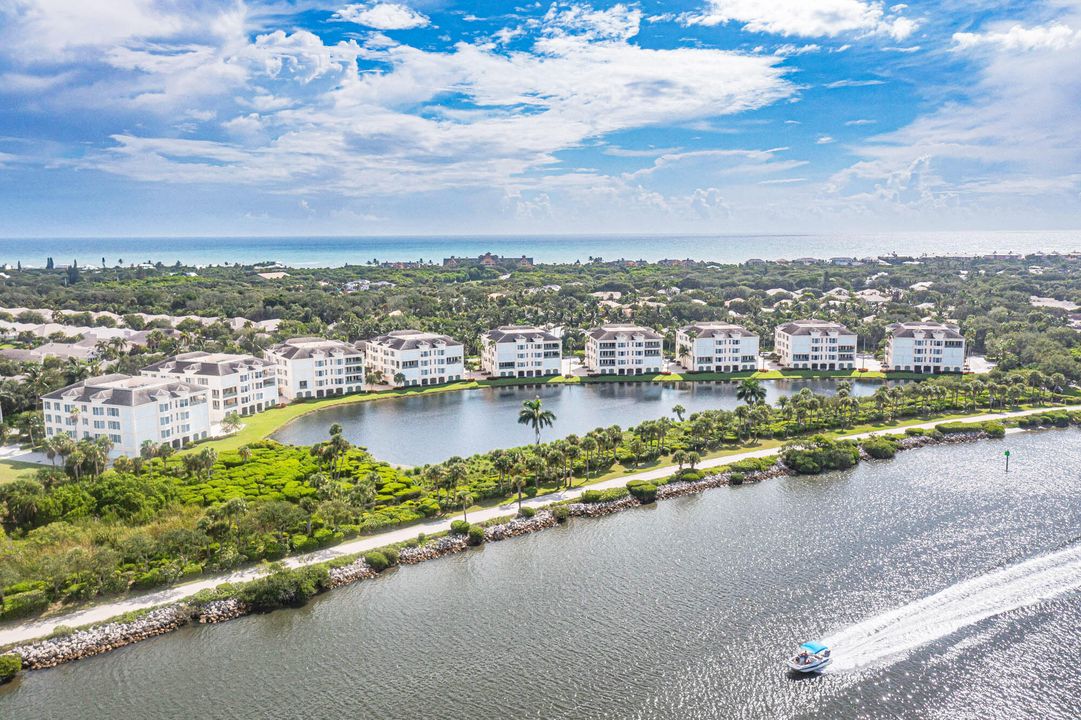 For Sale: $1,390,000 (3 beds, 3 baths, 2760 Square Feet)