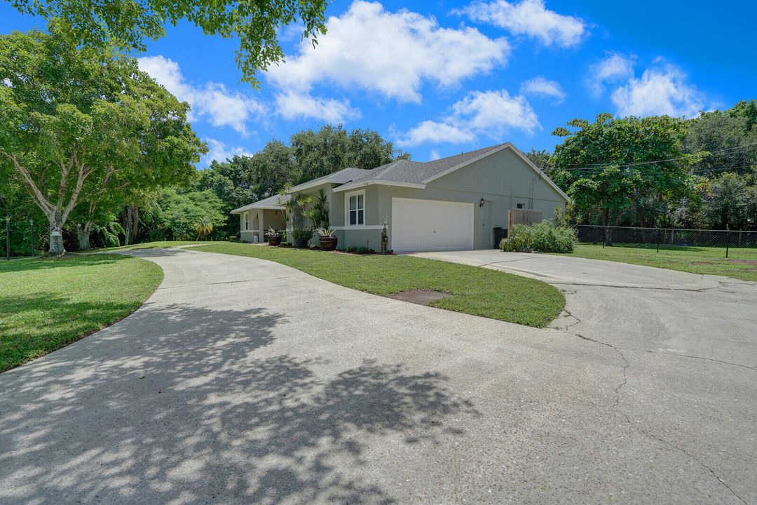 Active With Contract: $592,500 (3 beds, 2 baths, 1689 Square Feet)