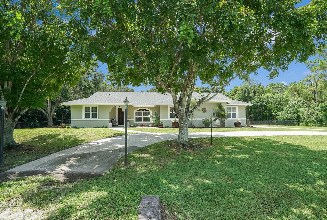 Active With Contract: $592,500 (3 beds, 2 baths, 1689 Square Feet)