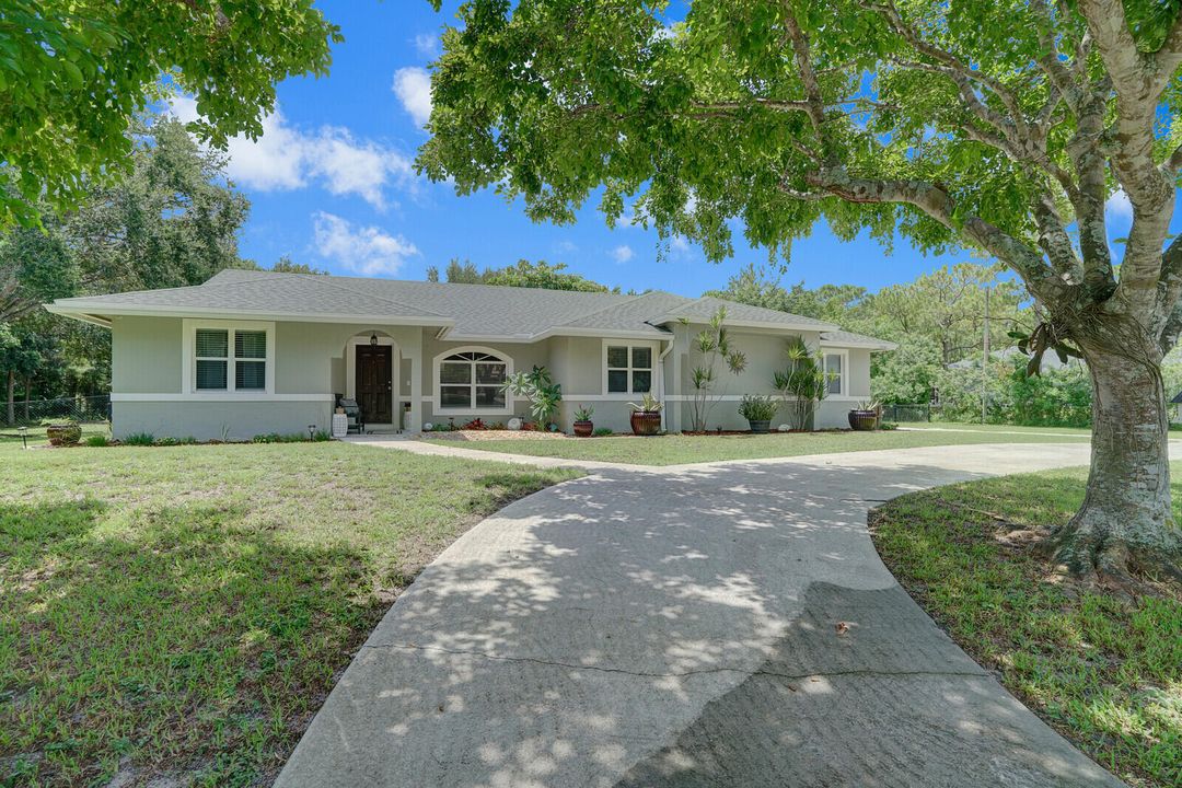 Active With Contract: $592,500 (3 beds, 2 baths, 1689 Square Feet)