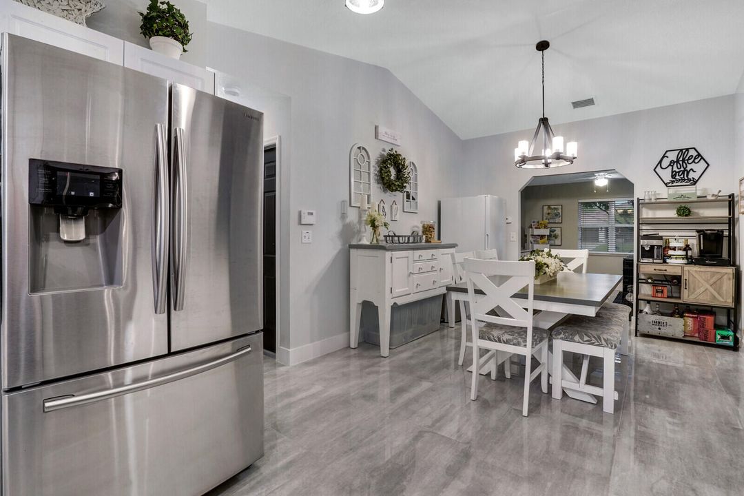 Active With Contract: $592,500 (3 beds, 2 baths, 1689 Square Feet)