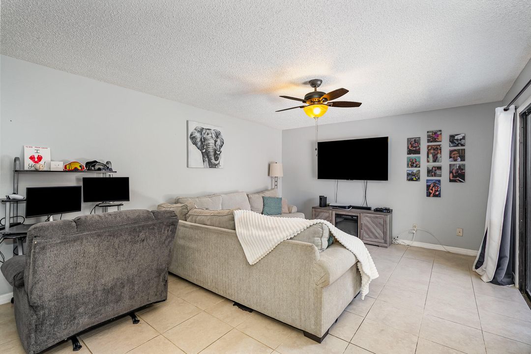 For Sale: $189,000 (2 beds, 2 baths, 1236 Square Feet)