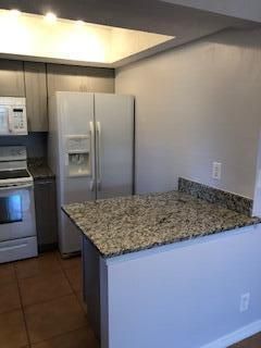 Active With Contract: $1,600 (2 beds, 2 baths, 782 Square Feet)