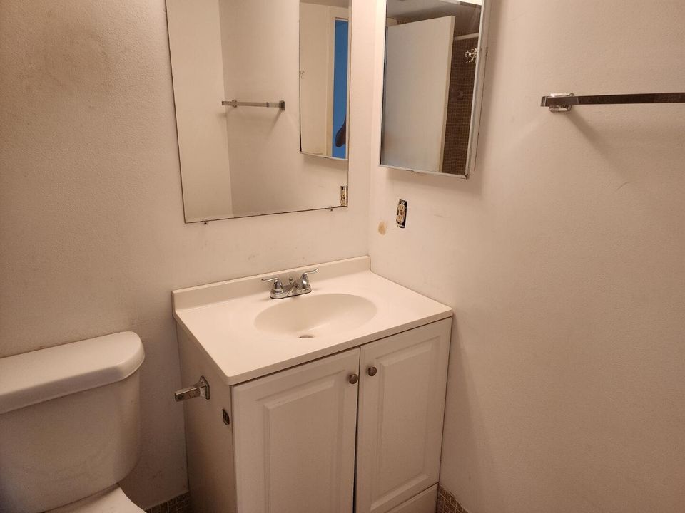 For Sale: $99,900 (1 beds, 1 baths, 735 Square Feet)