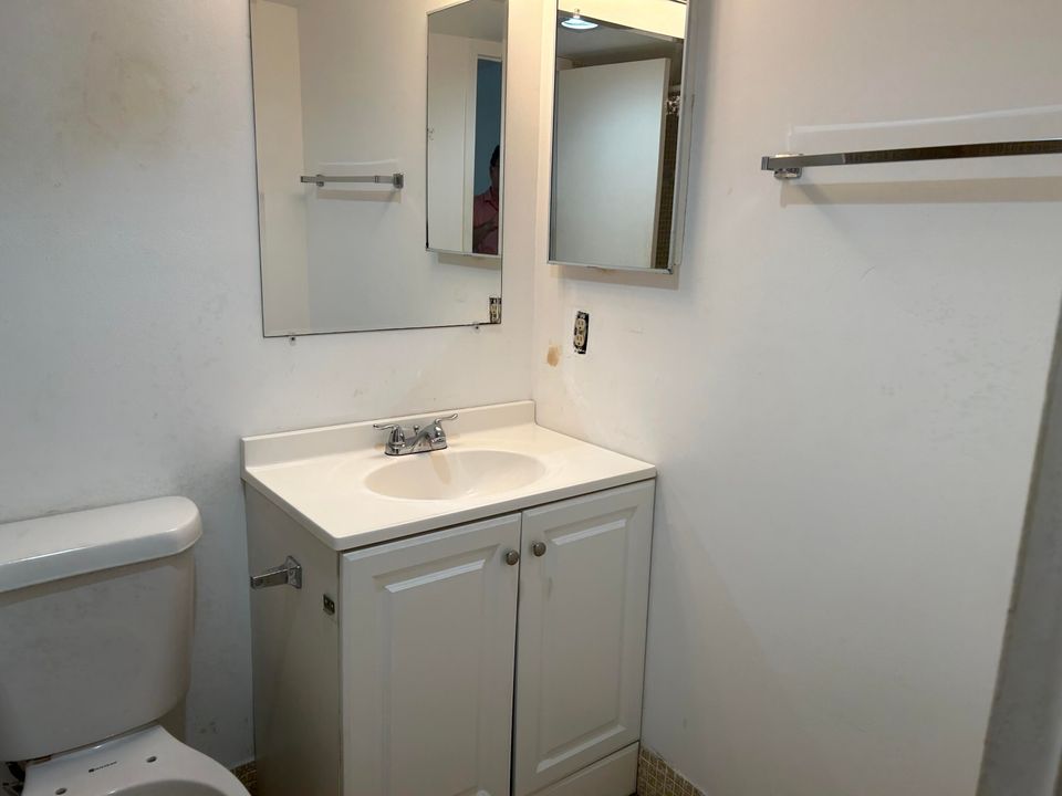 For Sale: $99,900 (1 beds, 1 baths, 735 Square Feet)