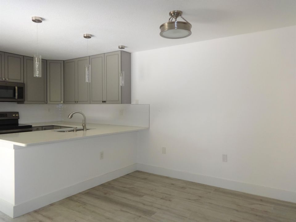 For Rent: $3,000 (2 beds, 2 baths, 1236 Square Feet)