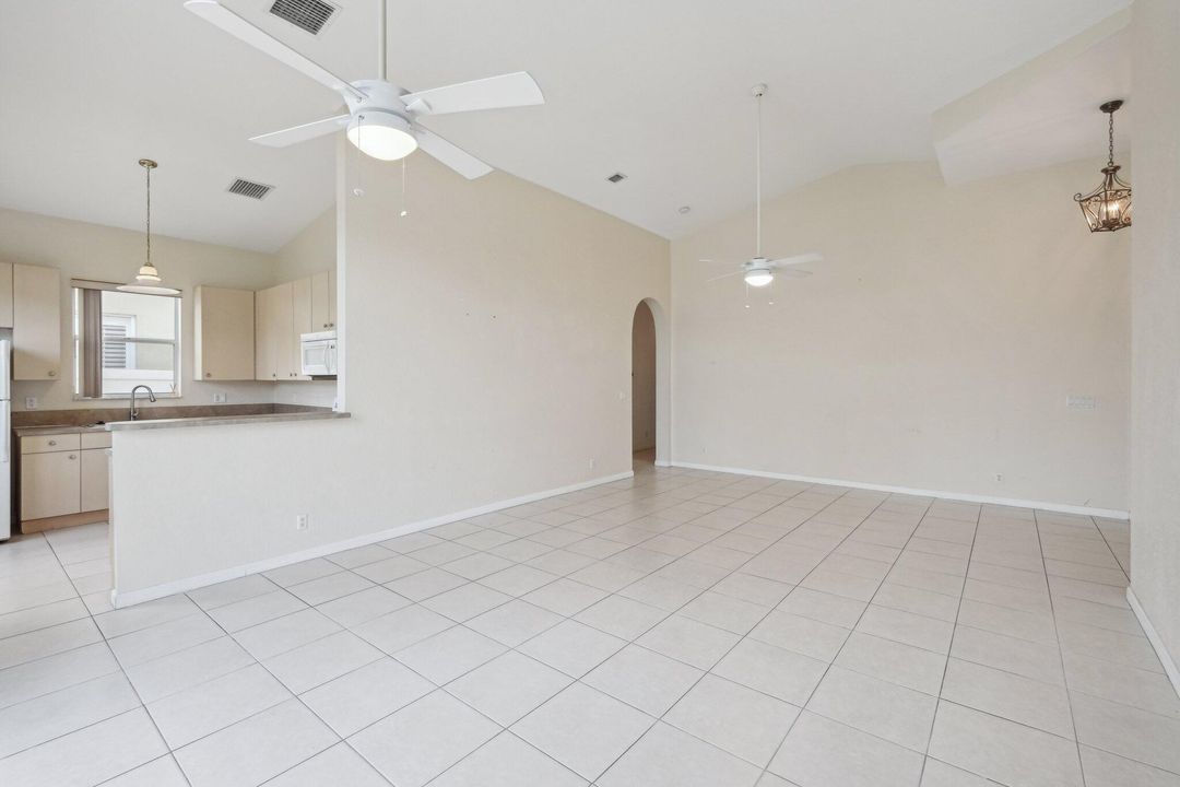 Active With Contract: $275,000 (3 beds, 2 baths, 1377 Square Feet)