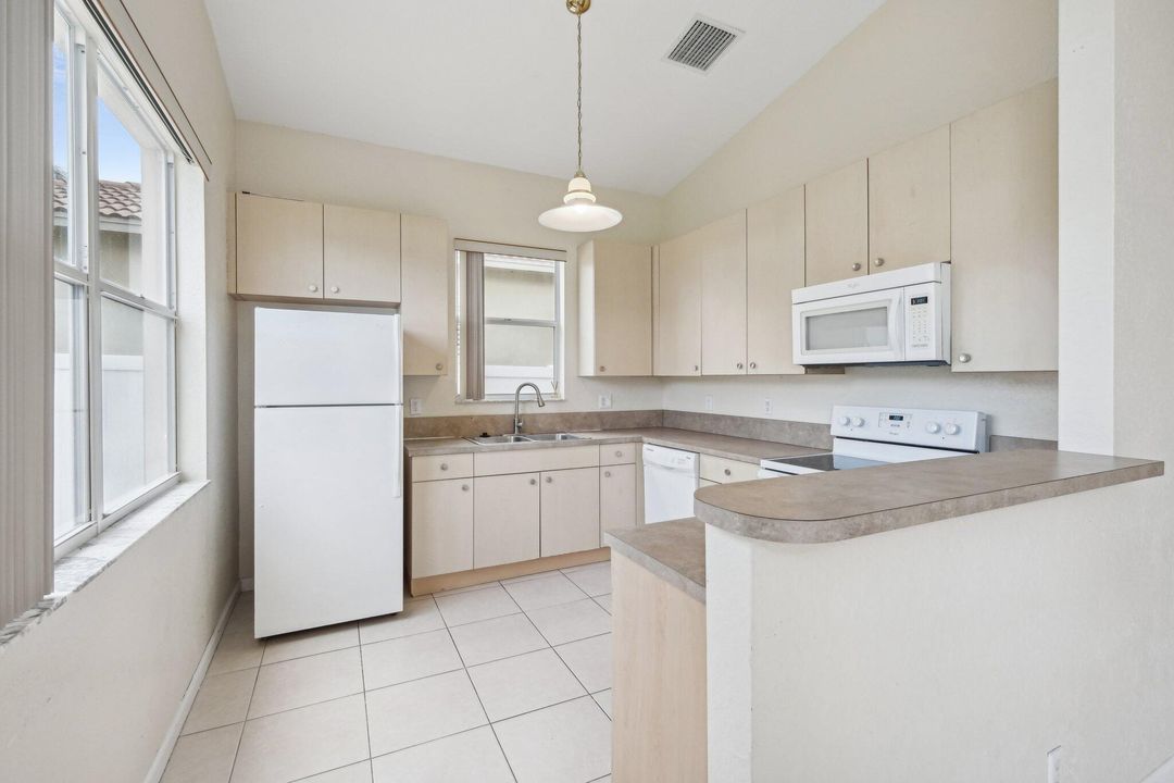 Active With Contract: $275,000 (3 beds, 2 baths, 1377 Square Feet)