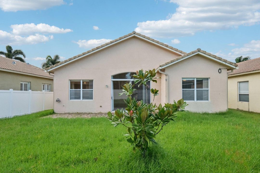 Active With Contract: $275,000 (3 beds, 2 baths, 1377 Square Feet)