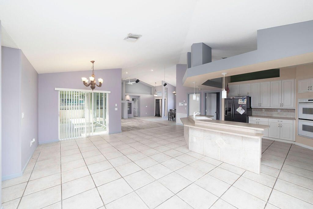 For Sale: $460,000 (4 beds, 2 baths, 2287 Square Feet)